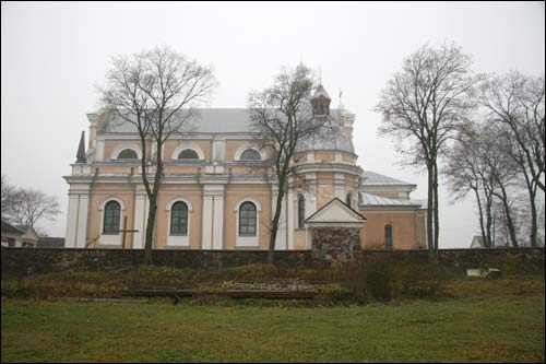  - Kościół Św. Mikołaja. Fasada boczna z kaplicą