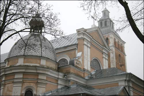  - Kościół Św. Mikołaja. Fragment; kopuła kaplicy bocznej i część ołtarzowa