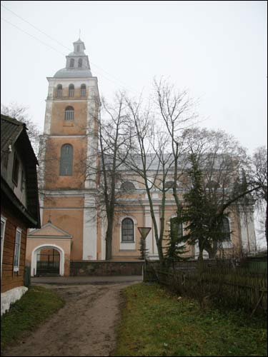  - Kościół Św. Mikołaja. Fasada boczna z wieżą