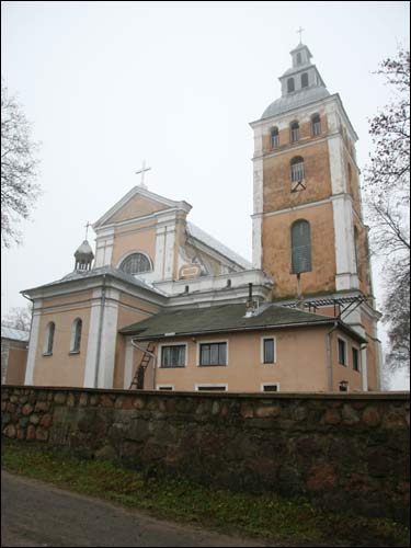  - Kościół Św. Mikołaja. Widok części ołtarzowej od strony wieży