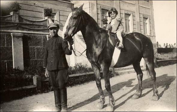  - Сядзібна-паркавы ансамбль Гартынгаў. Горны Сноў