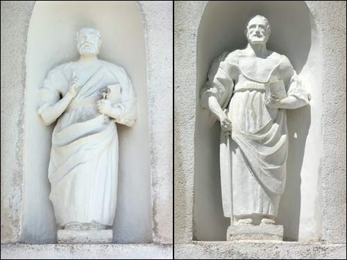  - Касцёл Святога Яна Хрысцiцеля. Фігуры апосталаў Пятра і Паўла ў нішах галоўнага фасаду