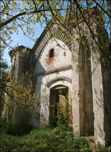  - Zespół dworsko-parkowy Pusłowskich. Brama zachodnia, 04 2009