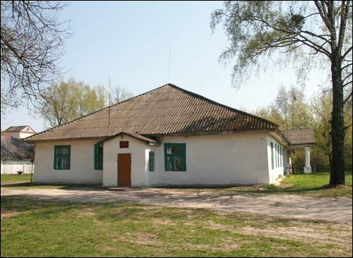  - Zespół dworsko-parkowy Pusłowskich. Dwór z zachodu, 04 2009