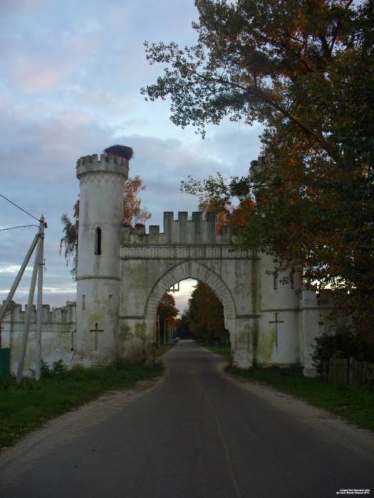 - Zespół dworsko-parkowy Pusłowskich. 