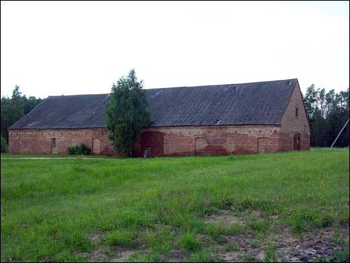 Szemetowo. Dwór gospodarczy Skirmunttów