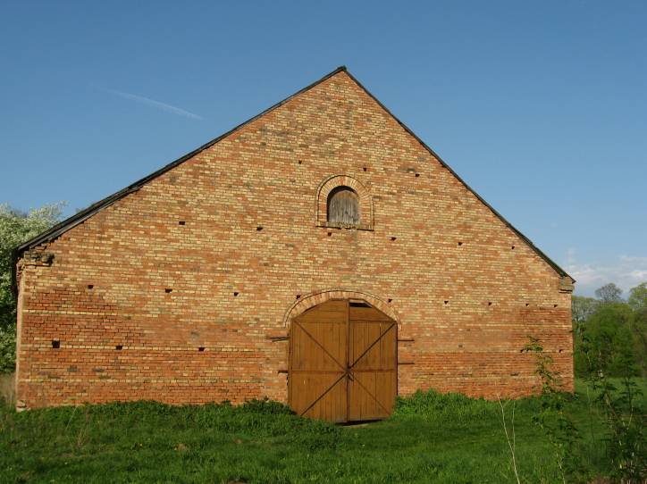 Szemetowo. Dwór gospodarczy Skirmunttów