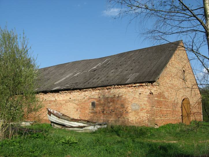 Szemetowo. Dwór gospodarczy Skirmunttów