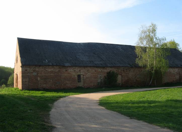 Szemetowo. Dwór gospodarczy Skirmunttów