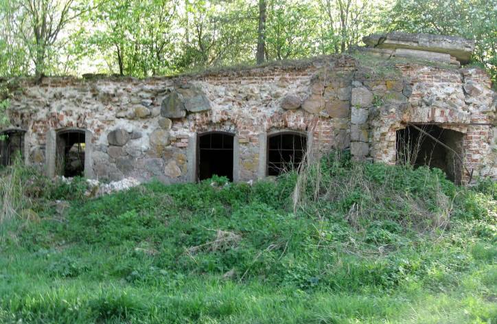 Szemetowo. Dwór gospodarczy Skirmunttów