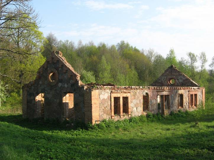 Szemetowo. Dwór gospodarczy Skirmunttów