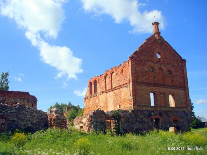  - Dwór gospodarczy Skirmunttów. 