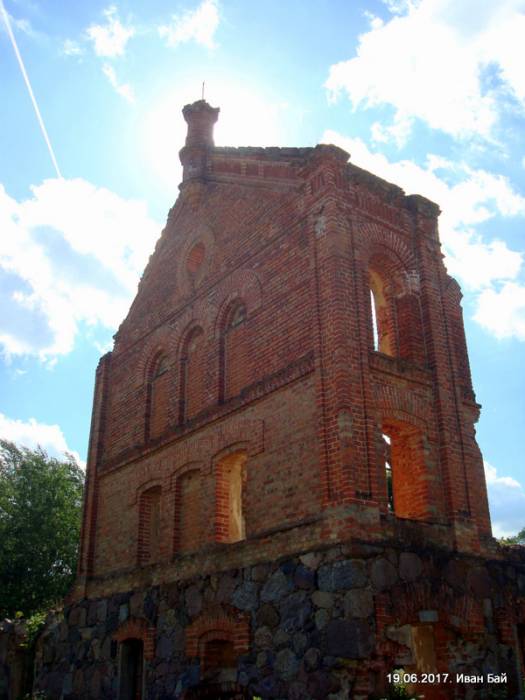  - Dwór gospodarczy Skirmunttów. 