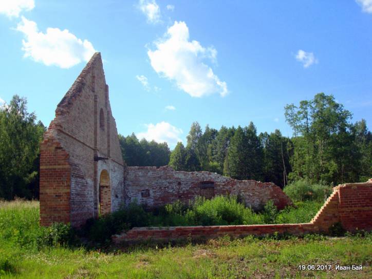  - Dwór gospodarczy Skirmunttów. 