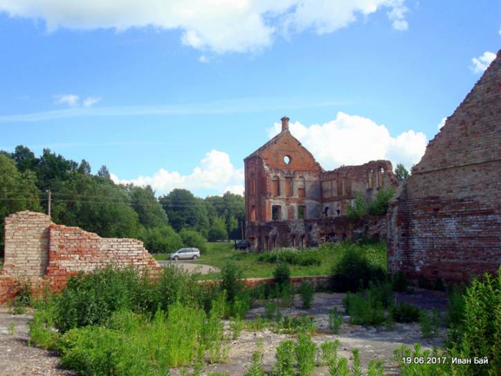  - Dwór gospodarczy Skirmunttów. 