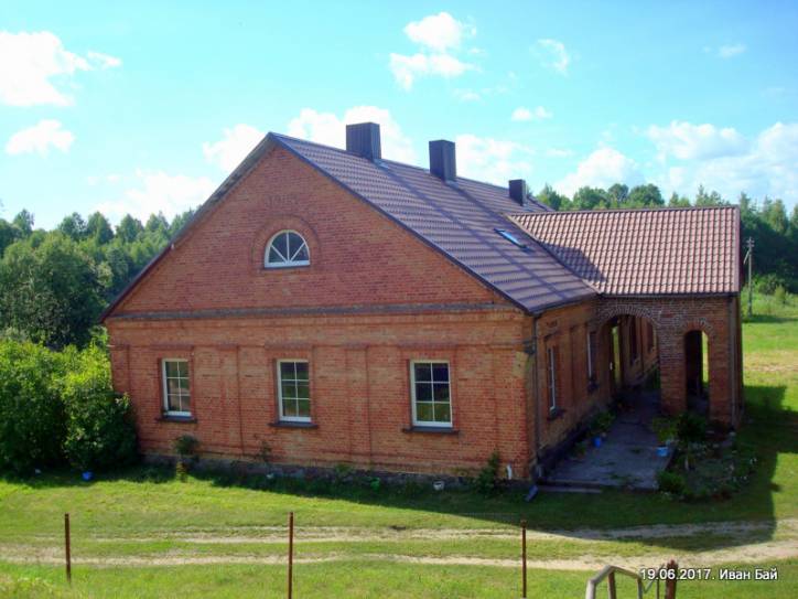  - Dwór gospodarczy Skirmunttów. 