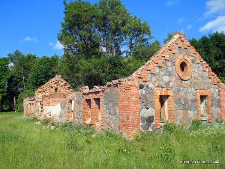  - Dwór gospodarczy Skirmunttów. 
