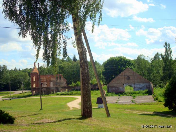  - Dwór gospodarczy Skirmunttów. 