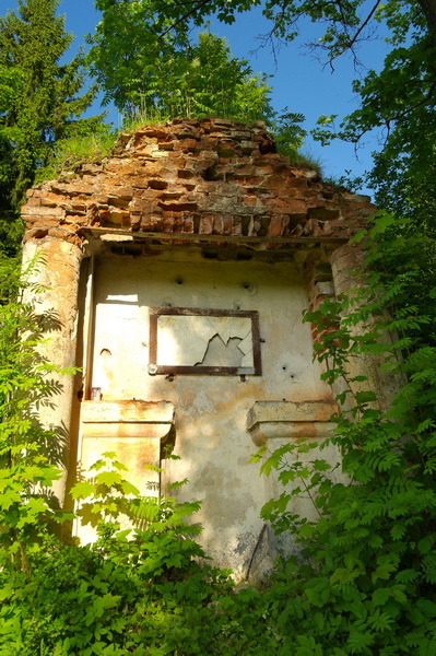 Duškava.  Cemetery at church yard