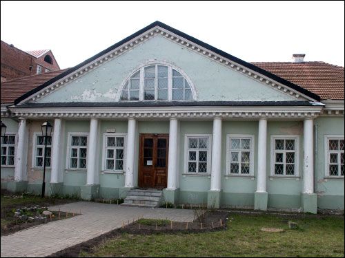  - Сядзіба Ваньковічаў у Верхнім горадзе. Галоўны фасад. Порцік