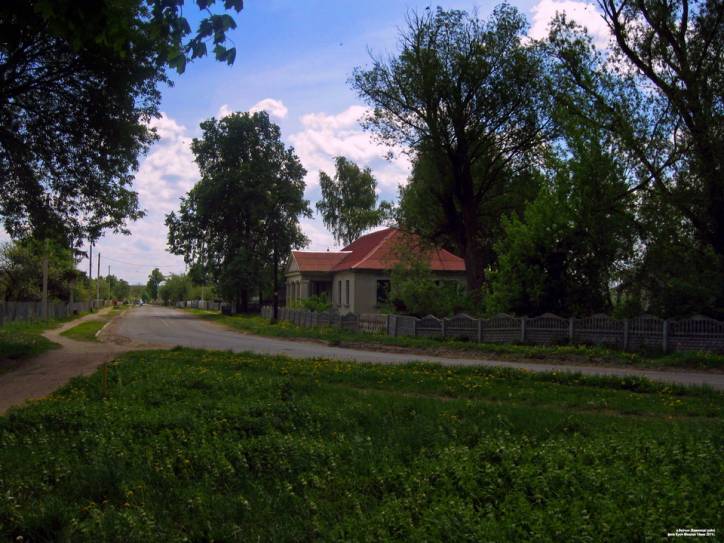  -  Budynek administracyjny Urzędu Gminy. Widok od drogi