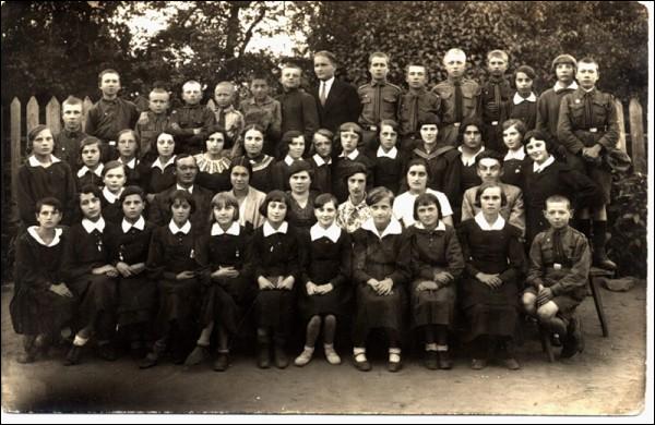  -  Residents of Kleck in old photographs. Pupils of the Belarusian gymnazium in Kleck, 20/30 years of the XX century