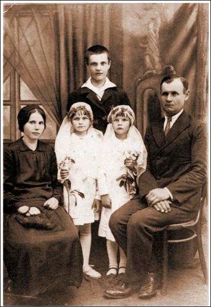  -  Residents of Kleck in old photographs. Holy Communion in Kleck, 1930th
