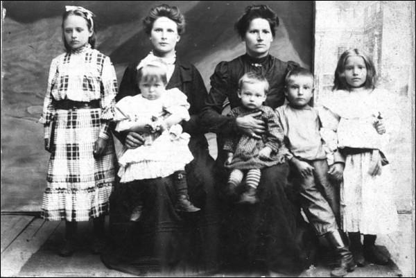  -  Residents of Kleck in old photographs. Residents of Kleck, 1935.