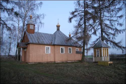  - Cerkiew Matki Bożej Kazańskiej. Fasada boczna i kapliczka