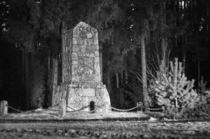  - Cmentarz wojenny z I wojny światowej . 