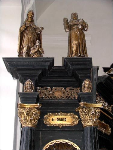  - Kościół Wniebowzięcia NMP Ołtarz w kaplicy Św. Barbary. Fragment ołtarza