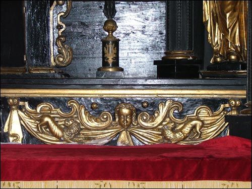  - Kościół Wniebowzięcia NMP Ołtarz w kaplicy Św. Barbary. Fragment ołtarza