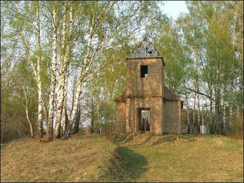  - Kościół . Ruina fasady głównej