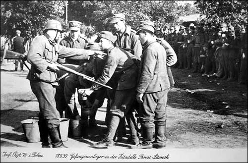  - Town photos from WWII period . Polish prisoners of war in the Brest fortress. 18.09.1939