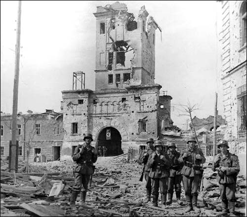  - Town photos from WWII period . Terespal's gate. Summer 1941