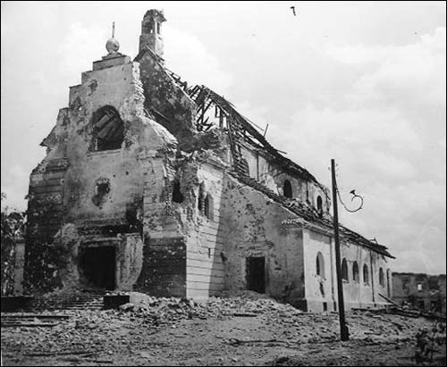  - Town photos from WWII period . Former garrison church. After September of 1939 was the club of the Red Army. Photo 1941-44