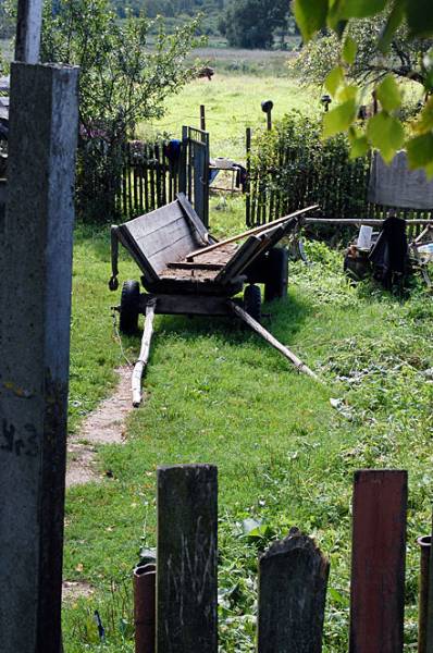  - Краявіды . Калёса ў панадворку