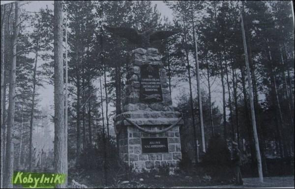 - Soldierly (WWI) Cemetery . Monument at cemetery. Old photo