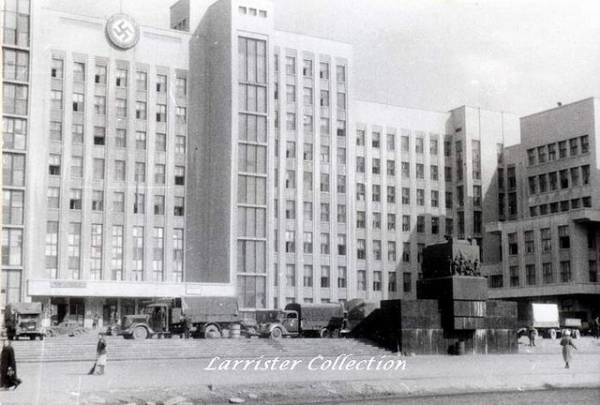  - Miasto na fotografiach z czasów II wojny światowej . 