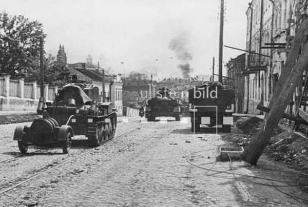  - Miasto na fotografiach z czasów II wojny światowej . 