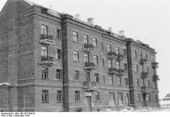  - Miasto na fotografiach z czasów II wojny światowej . 