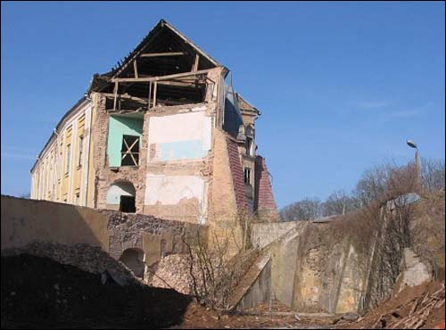 Nieśwież |  Zamek Radziwiłłów Rekonstrukcja, 2008. Od XVIII wieku wznosiło się tutaj trzykondygnacyjne skrzydło pałacu