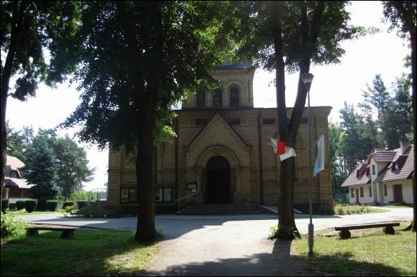  - Kościół M.B. Częstochowskiej. Widok fasady głównej