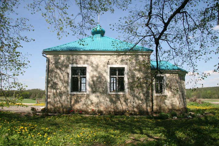 Dzieškavičy. Graveyard chapel 