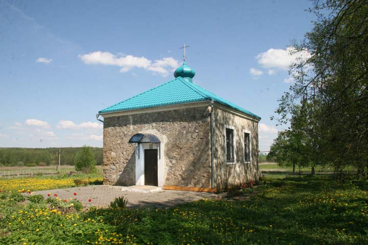 Dzieškavičy. Graveyard chapel 