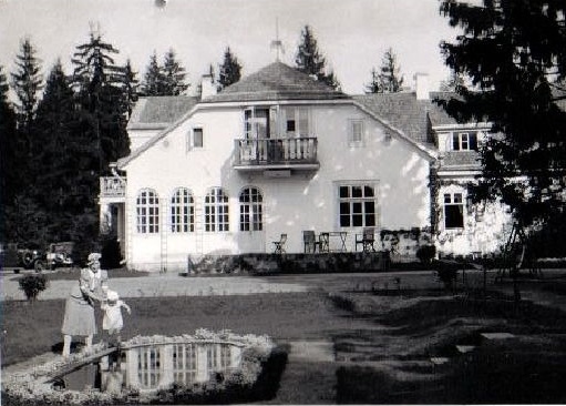 Brzozówka. Dwór Biały Dworek