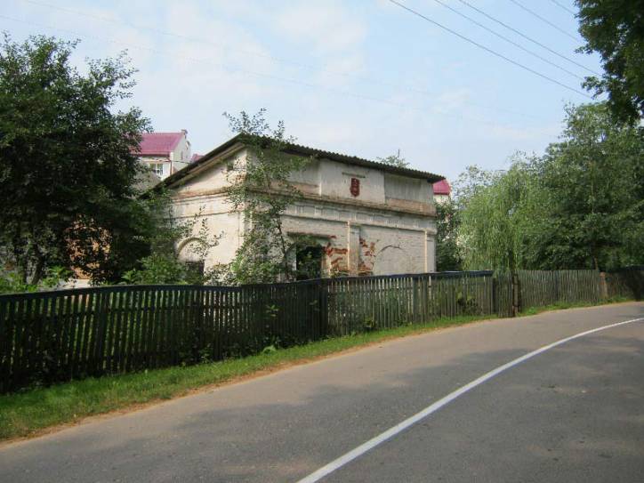  - Farmstead . Old gatehouse