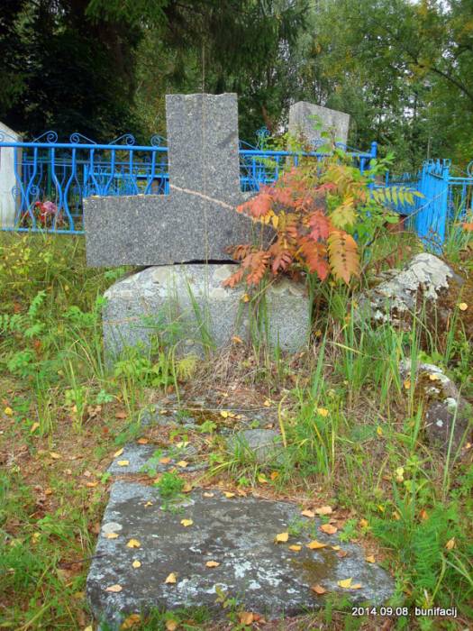  - Кладбище старое христианское. Старый памятник