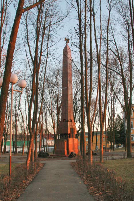  -  Pomniki i tablice. 