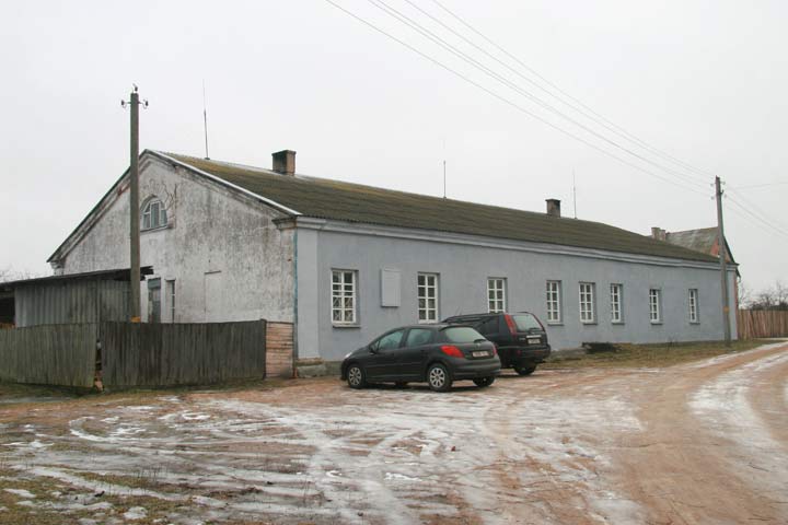 Dziahylnia.  Stajnie
